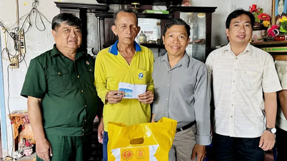 Thăm, tặng quà nạn nhân chất độc da cam xã Kế Sách