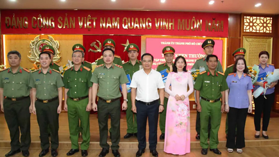 ປະທານຄະນະກຳມະການປະຊາຊົນນະຄອນໂຮ່ຈິມິນ ໄດ້ຍ້ອງຍໍຊົມເຊີຍບັນດາສະມາຊິກ ແລະ ບຸກຄົນທີ່ມີຜົນງານດີເດັ່ນໃນການຕໍ່ສູ້ຕ້ານອາຊະຍາກຳ.