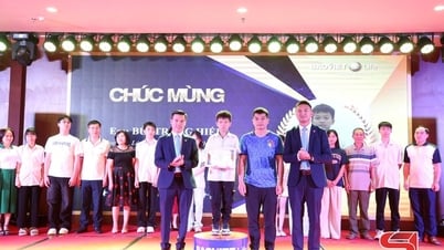 Công ty Bảo Việt Nhân thọ Sơn La trao học bổng “Chắp cánh ước mơ” cho học sinh xuất sắc
