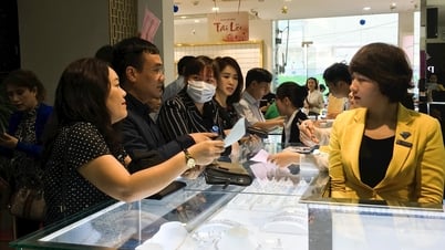 Giá vàng hôm nay 16/8: Giá vàng trong nước rớt khỏi đỉnh, thế giới chốt tuần giảm nhẹ