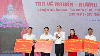 [Ảnh] Chủ tịch Quốc hội Trần Thanh Mẫn dự chương trình "Trở về nguồn - Hướng tới tương lai"