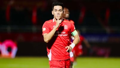 Video Tiến Linh bật cao đánh đầu như Ronaldo, ghi bàn cho CLB Công An TP.HCM