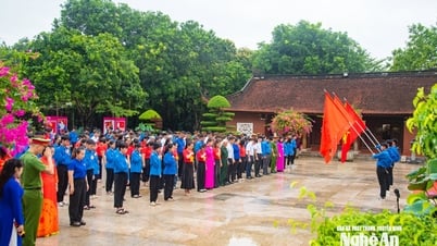 Tỉnh đoàn Nghệ An tổ chức Lễ chào cờ “Tôi yêu Tổ quốc tôi” tại Khu Di tích Kim Liên