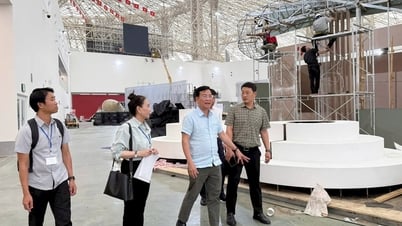 Chủ tịch UBND tỉnh kiểm tra tiến độ thi công không gian triển lãm Lâm Đồng - Hội tụ và tỏa sáng tại Hà Nội chào mừng 80 năm Quốc khánh