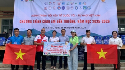 Chương trình tình nguyện “Cùng em đến trường”