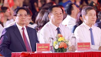 Thủ tướng dự chương trình 'Hà Nội - Từ mùa thu lịch sử năm 1945' tái hiện 80 năm lãng mạn, bi tráng
