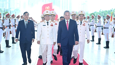 [Foto] Generalsekretär To Lam und andere Partei- und Staatsführer nehmen an der Zeremonie zur Feier des 80. Jahrestages des Traditionellen Tages der vietnamesischen Volkssicherheitskräfte teil.