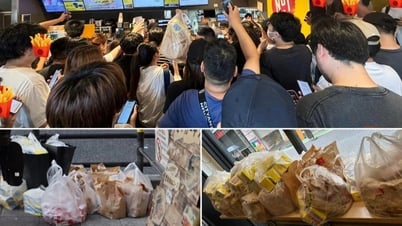 Cửa hàng ra khuyến mãi, khách kéo đến mua rồi vứt đồ ăn chất đống trước cửa