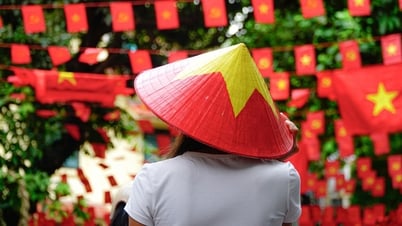 Hà Nội rực đỏ phố phường