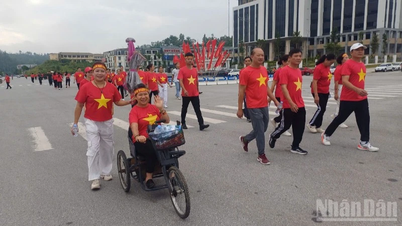 Người dân Cao Bằng hào hứng tham gia hoạt động “Cùng Việt Nam tiến bước”
