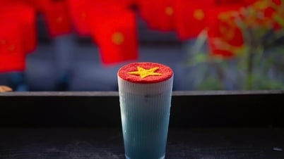 Quán cà phê cờ đỏ sao vàng nườm nượp khách check in mừng Quốc khánh 2.9