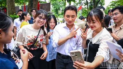 “Chiến sĩ quả cảm”: Người hâm mộ thần tượng nghệ sĩ, nghệ sĩ thần tượng chiến sĩ