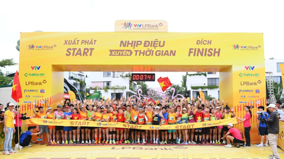 300 chiếc xe đạp tiếp sức học sinh nghèo tỉnh Phú Thọ thông qua Giải Marathon Quốc tế VTV LPBank 2025