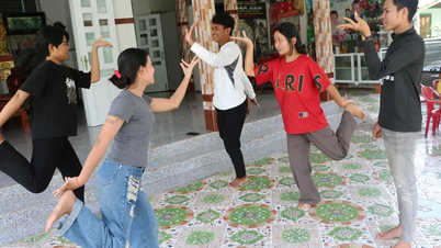 Chàng trai trẻ đam mê nghệ thuật truyền thống
