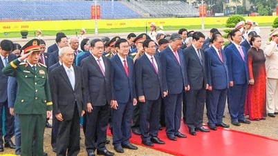 Lãnh đạo Đảng, Nhà nước vào Lăng viếng Chủ tịch Hồ Chí Minh và dâng hương tưởng niệm các anh hùng liệt sĩ