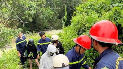 Giải cứu kịp thời 4 nữ sinh mắc kẹt tại suối Mơ