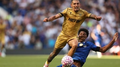 Chelsea gây thất vọng ở trận ra quân Premier League