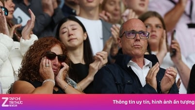 Mẹ Diogo Jota khóc