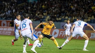 Thanh Hóa hòa Đà Nẵng kịch tính, Bùi Tiến Dũng thành tâm điểm
