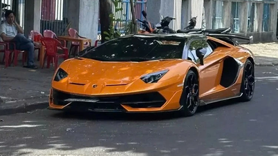 Lamborghini Aventador SVJ giá chục tỷ "ăn cơm" gà vỉa hè ở Phú Yên