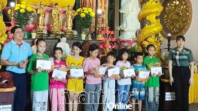 Hỗ trợ 50 học sinh có hoàn cảnh khó khăn