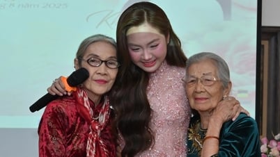 Ca sĩ Khánh An nghẹn ngào kể về người bà quá cố