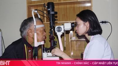 Khám, cấp thuốc miễn phí cho đồng bào dân tộc Chứt và người dân hoàn cảnh khó khăn