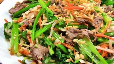 Bất ngờ bộ phận của rau cần tây hay bỏ đi là siêu thực phẩm giúp thải độc gan, dễ dàng trong chế biến