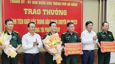 Khen thưởng đột xuất lực lượng triệt phá chuyên án gần 300 kg ma túy