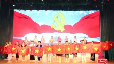 Tuyên truyền lưu động chào mừng Cách mạng Tháng Tám