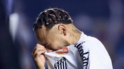 Thua đậm nhất sự nghiệp, Neymar khóc nức nở ngay trên sân