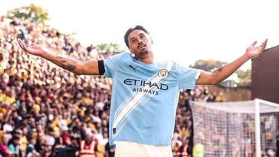 Tân binh Man City ra mắt ấn tượng Ngoại hạng Anh, Pep phán xanh rờn