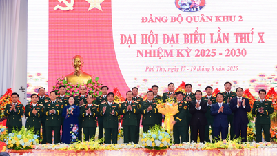 Thượng tướng Hoàng Xuân Chiến dự, chỉ đạo Đại hội Đảng bộ Quân khu 2 lần thứ X