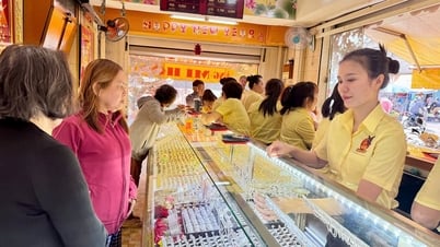 Giá vàng hôm nay 18/8: Giá vàng miếng có kỷ lục mới, vàng nhẫn và vàng thế giới giảm mạnh
