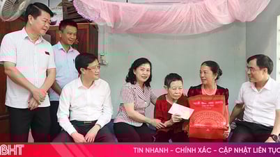 Trao 444 suất quà tri ân người có công với cách mạng