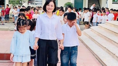 Học sinh lớp 1, lớp 9, lớp 12 tựu trường năm học mới