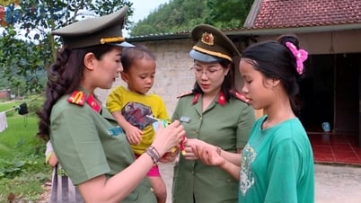 Cha, mẹ "Công an đỡ đầu" - Nâng cánh những ước mơ