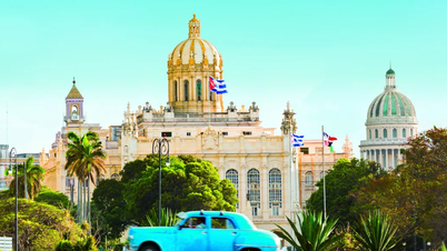 Dạo chơi phố cổ Havana và ngắm kiến trúc cổ điển đầy màu sắc