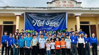 Nearly 50 million VND to implement the "Bright Seeds" volunteer program in Binh Ca commune