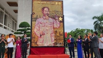 Triển lãm tranh sơn mài khổ lớn chủ đề 'Mùa Xuân độc lập'