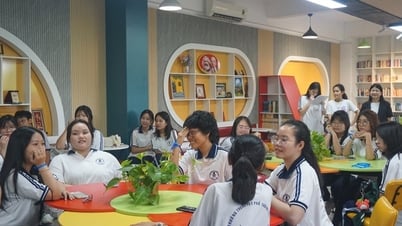 Màn chào đón độc đáo dành cho tân học sinh khối 10 của một trường chuyên nổi tiếng