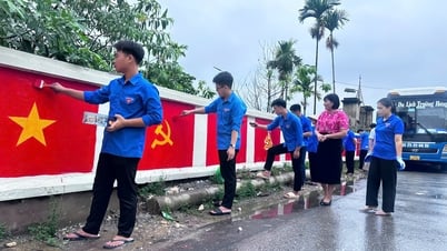 Rực rỡ sắc cờ Tổ quốc trên quê hương Hồng Vân