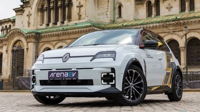 Renault 5 E-Tech Electric được vinh danh 'Xe của năm 2025'