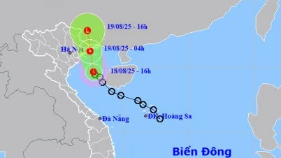 Áp thấp nhiệt đới sẽ vào đất liền Quảng Ninh trong sáng 19/8