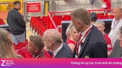 Avram Glazer 'vi hành' Old Trafford, bất ngờ nhận thiện cảm từ fan MU