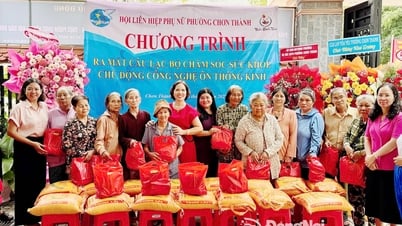 Một cán bộ hưu trí trích 300 triệu đồng từ hỗ trợ Nghị định 178 để chăm sóc người cao tuổi
