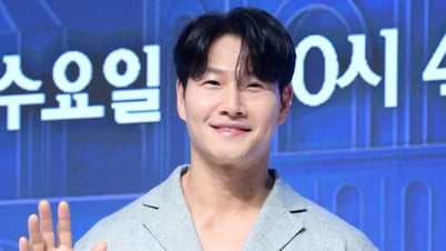 “Người cơ bắp” Kim Jong Kook kết hôn ở tuổi 49, giữ bí mật về cô dâu