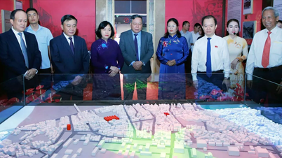 Tái hiện hình ảnh lịch sử Chủ tịch Hồ Chí Minh soạn thảo Tuyên ngôn độc lập