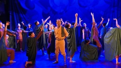 Nhà hát Kịch Việt Nam tổ chức biểu diễn miễn phí vở kịch "Người đi dép cao su"