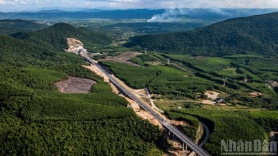 Tuyệt đẹp tuyến đường cao tốc Vũng Áng-Bùng trước ngày thông xe